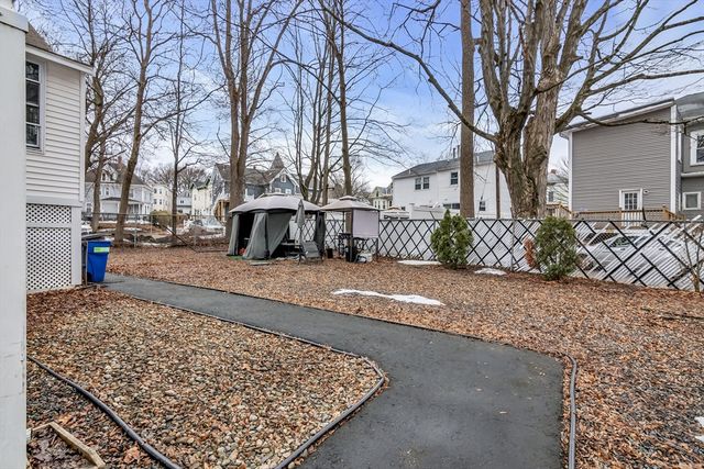 31-33 Ashland St 3, Haverhill, MA 01830