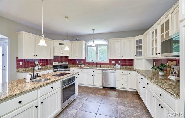 520 Quiet Country Lane, Troy, MO 63379