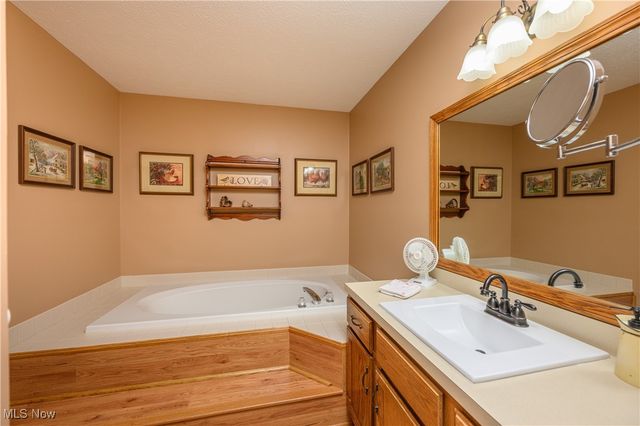 677 Sally Circle, Wadsworth, OH 44281