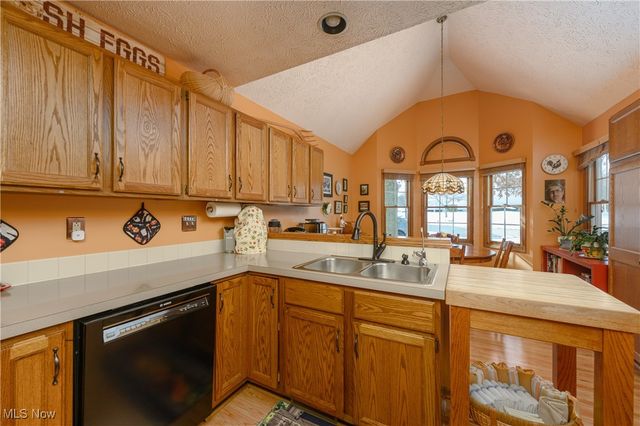 677 Sally Circle, Wadsworth, OH 44281