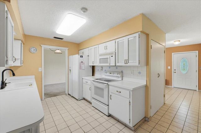 9401 NW 70 Place, Tamarac, FL 33321