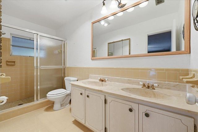 9401 NW 70 Place, Tamarac, FL 33321