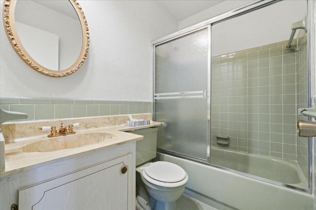 9401 NW 70 Place, Tamarac, FL 33321
