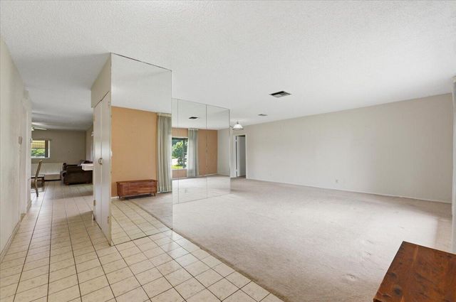 9401 NW 70 Place, Tamarac, FL 33321