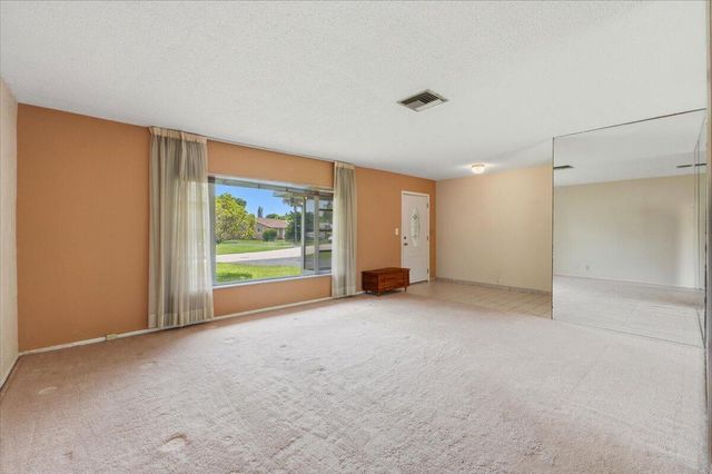 9401 NW 70 Place, Tamarac, FL 33321