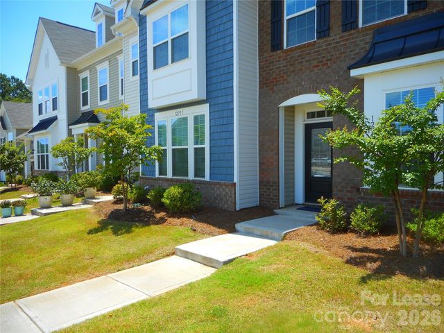 12715 Wandering Brook Drive, Charlotte, NC 28273