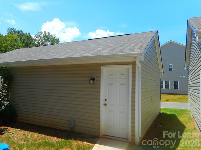 12715 Wandering Brook Drive, Charlotte, NC 28273