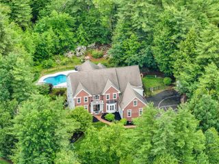 4 Chablis Court, Bedford, NH 03110