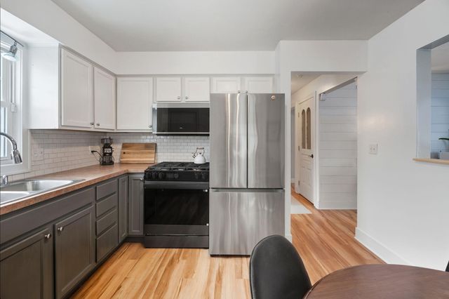 82 James Street NE, Rockford, MI 49341