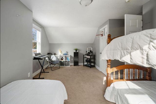 82 James Street NE, Rockford, MI 49341