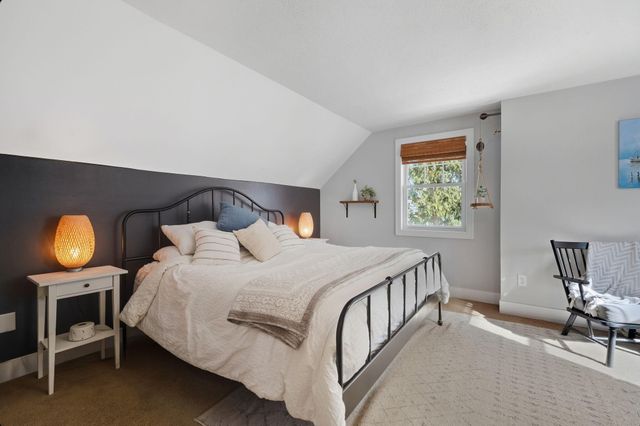 82 James Street NE, Rockford, MI 49341