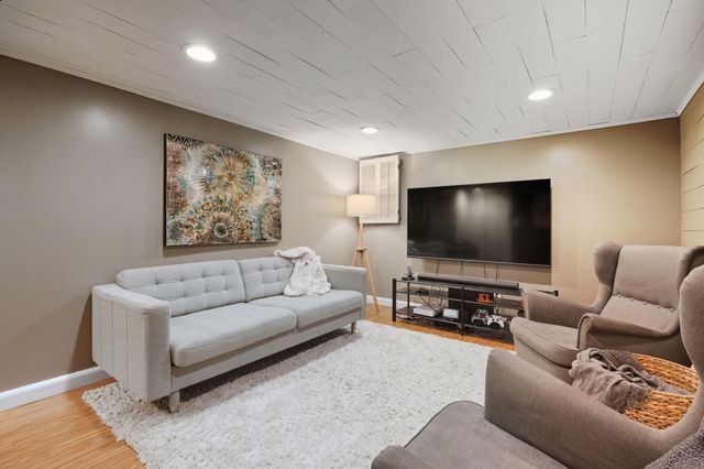 82 James Street NE, Rockford, MI 49341