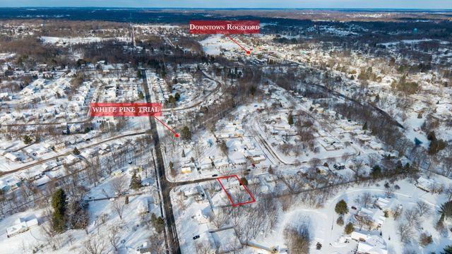 82 James Street NE, Rockford, MI 49341