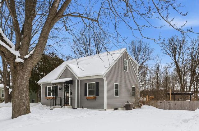 82 James Street NE, Rockford, MI 49341