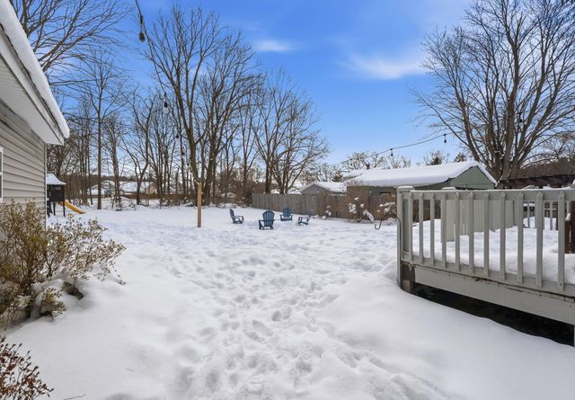 82 James Street NE, Rockford, MI 49341