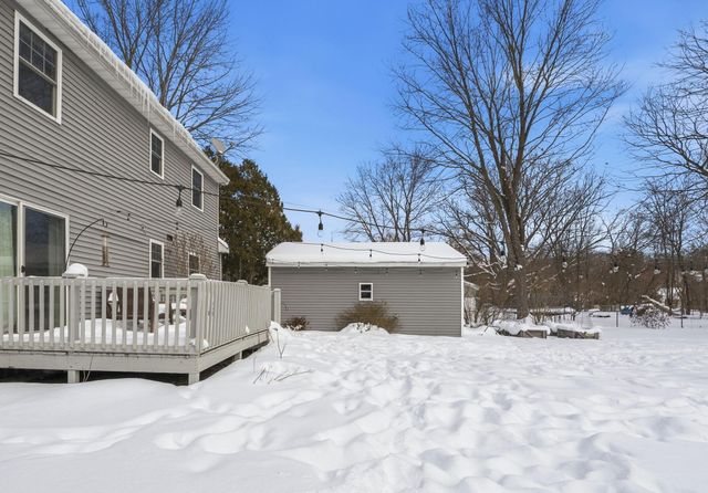 82 James Street NE, Rockford, MI 49341