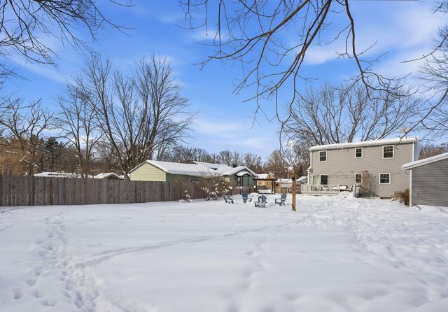 82 James Street NE, Rockford, MI 49341