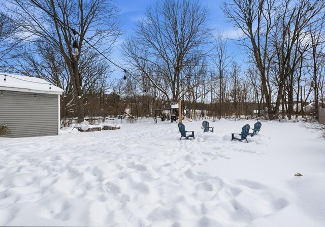 82 James Street NE, Rockford, MI 49341