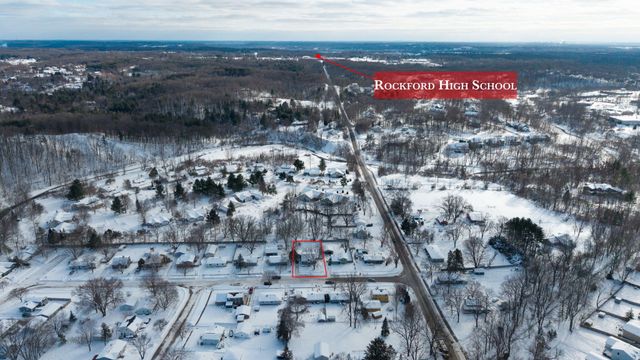 82 James Street NE, Rockford, MI 49341