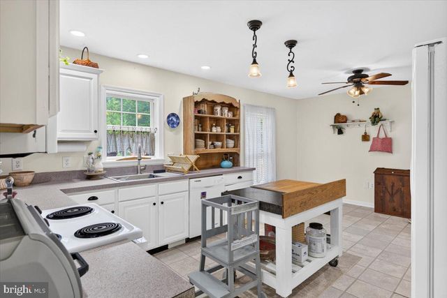 33 BOGEY LN, Bumpass, VA 23024