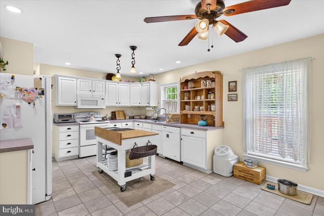 33 BOGEY LN, Bumpass, VA 23024