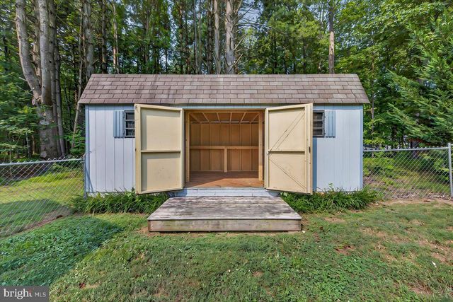 33 BOGEY LN, Bumpass, VA 23024
