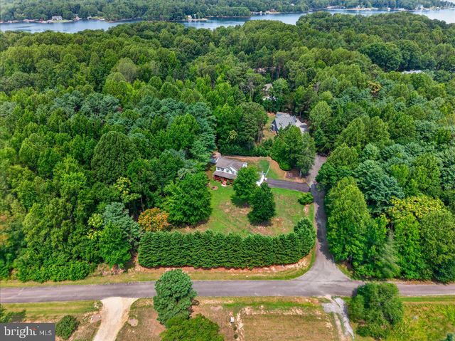 33 BOGEY LN, Bumpass, VA 23024