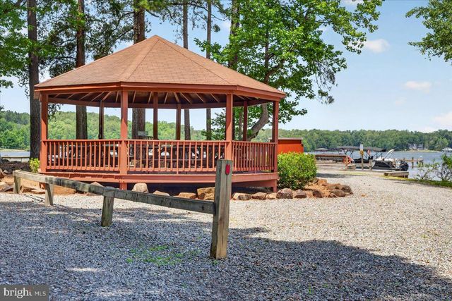 33 BOGEY LN, Bumpass, VA 23024