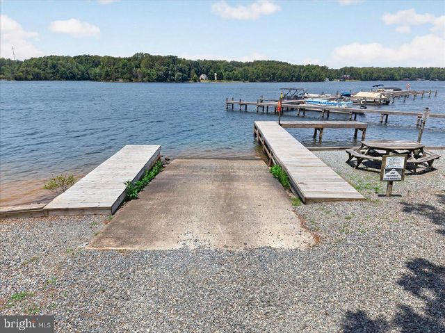 33 BOGEY LN, Bumpass, VA 23024