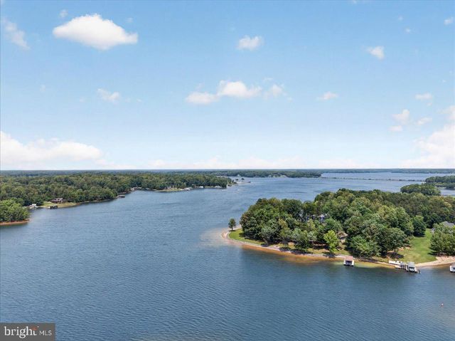 33 BOGEY LN, Bumpass, VA 23024