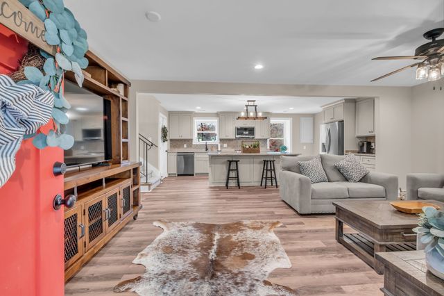 372 Lee Rd, Cottontown, TN 37048