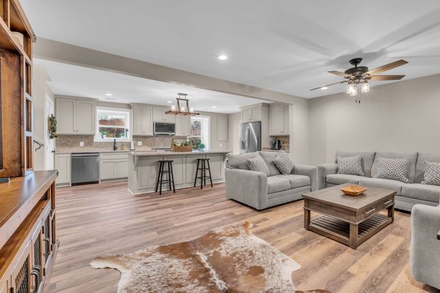 372 Lee Rd, Cottontown, TN 37048