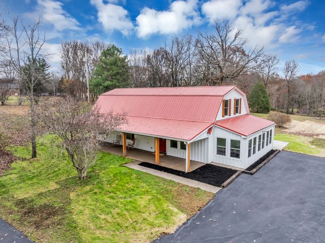 372 Lee Rd, Cottontown, TN 37048