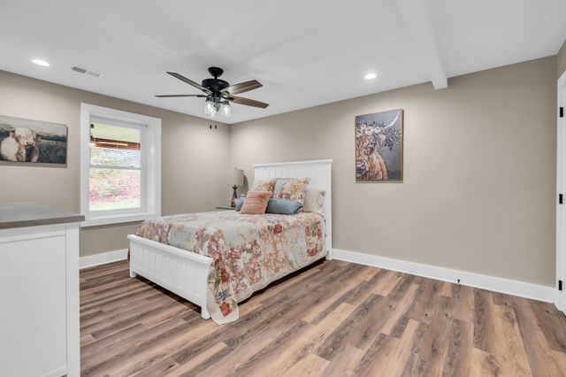 372 Lee Rd, Cottontown, TN 37048