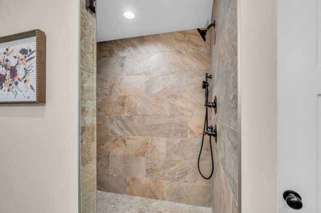 372 Lee Rd, Cottontown, TN 37048