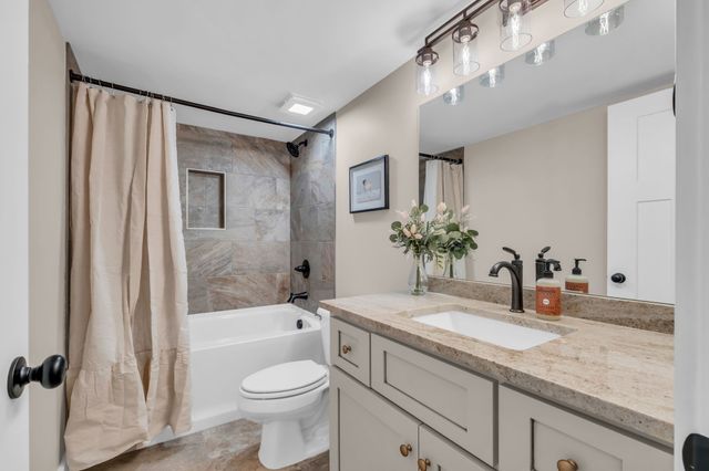 372 Lee Rd, Cottontown, TN 37048