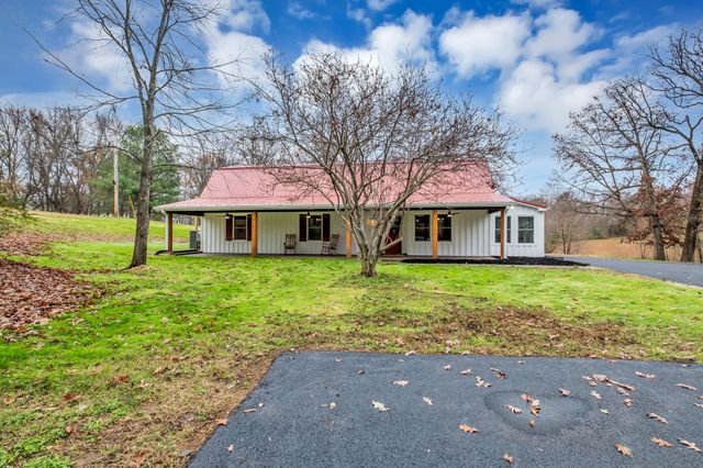 372 Lee Rd, Cottontown, TN 37048