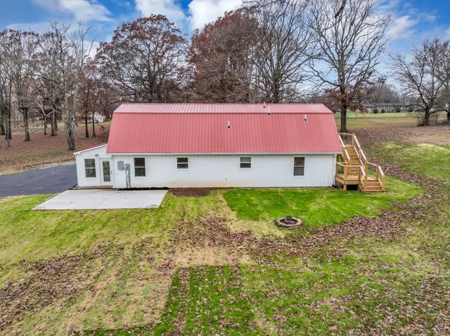 372 Lee Rd, Cottontown, TN 37048