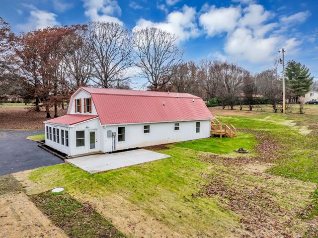 372 Lee Rd, Cottontown, TN 37048