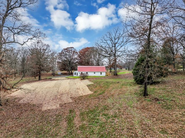 372 Lee Rd, Cottontown, TN 37048