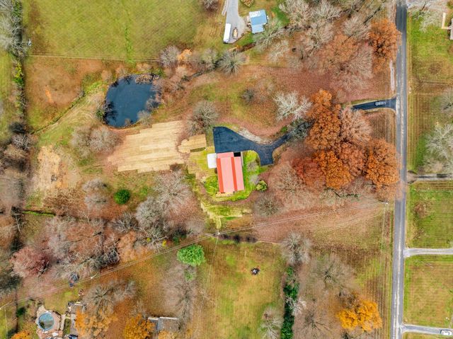 372 Lee Rd, Cottontown, TN 37048