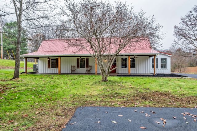372 Lee Rd, Cottontown, TN 37048