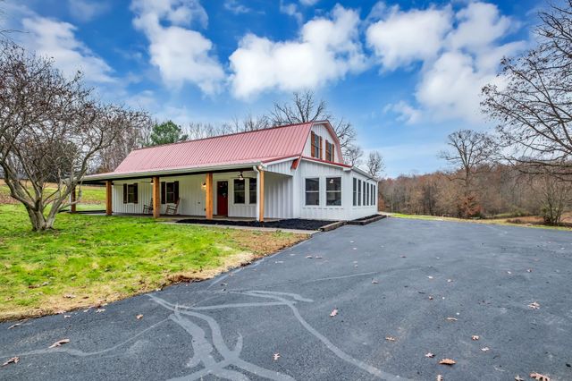 372 Lee Rd, Cottontown, TN 37048