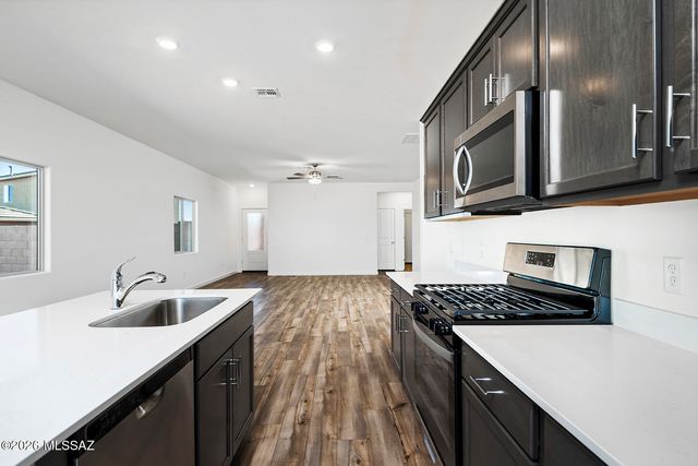 7666 S Wild Prairie Drive, Tucson, AZ 85757