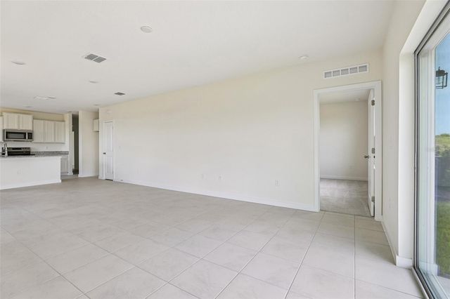 1940 DIAMOND HEAD CIRCLE, Haines City, FL 33844