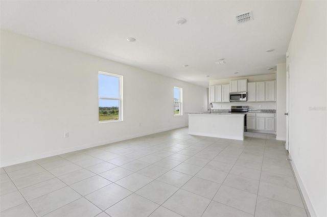 1940 DIAMOND HEAD CIRCLE, Haines City, FL 33844