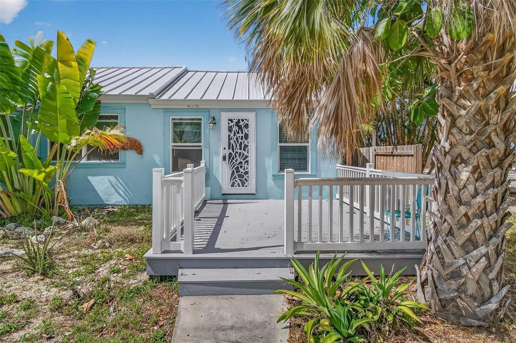 Image 11 of property listing at 3113 57TH STREET S, Gulfport, FL 33707