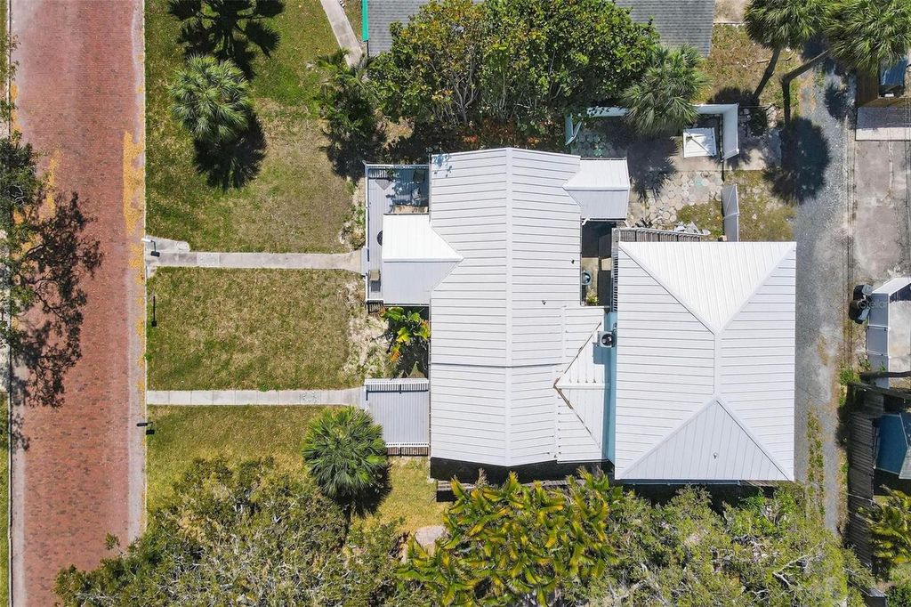 Image 7 of property listing at 3113 57TH STREET S, Gulfport, FL 33707