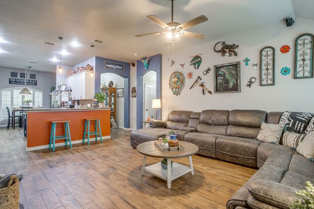 716 Yaupon Court, Burleson, TX 76028