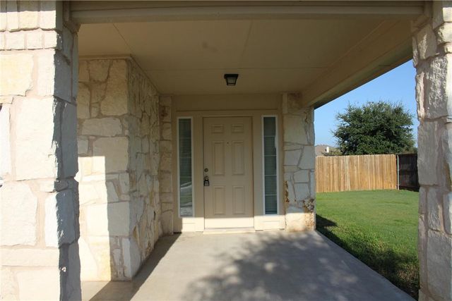401 S Hunting Lodge LN, Bastrop, TX 78602